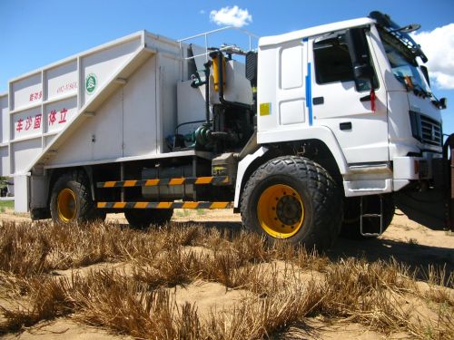 “多功能立體固沙車”即將投入使用