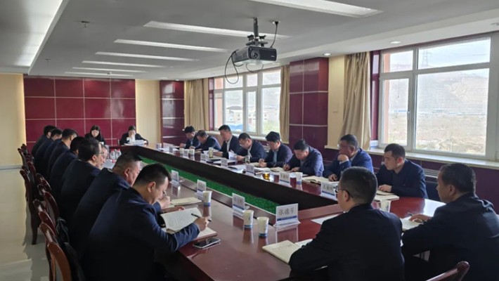 裝備公司黨委開展深入貫徹中央八項規(guī)定精神學習教育讀書班第一次集中學習