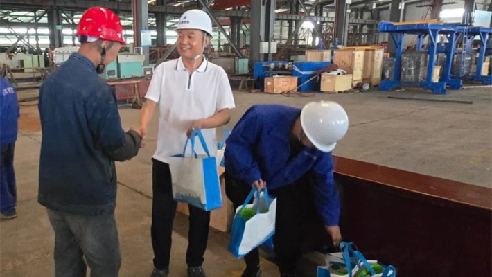 裝備公司開展“夏送清涼”慰問活動