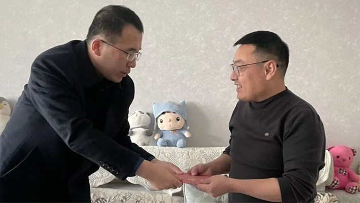 裝備公司領(lǐng)導(dǎo)班子走訪慰問困難職工及困難黨員